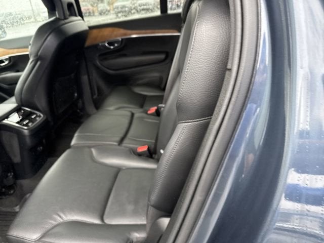 2022 Volvo XC90 Momentum