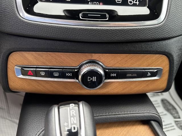 2022 Volvo XC90 Momentum