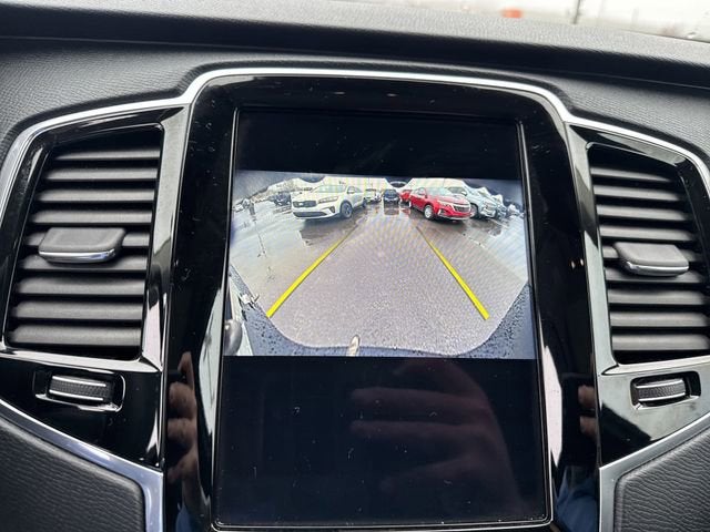 2022 Volvo XC90 Momentum