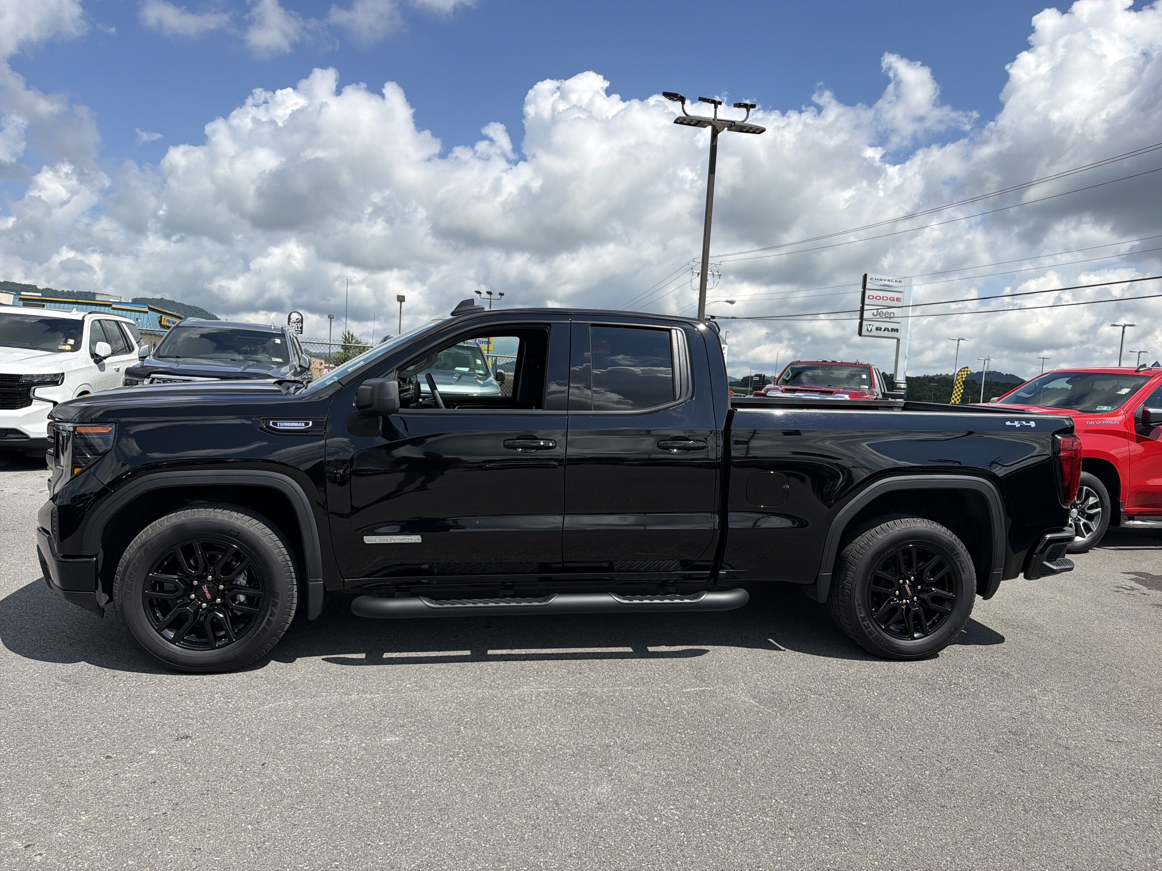 2025 GMC Sierra 1500 Elevation