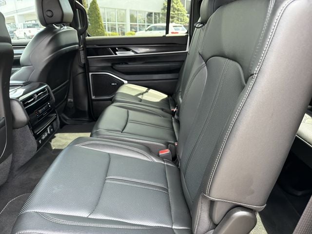 2024 Jeep Wagoneer Base