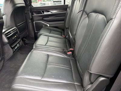 2023 Jeep Wagoneer Base