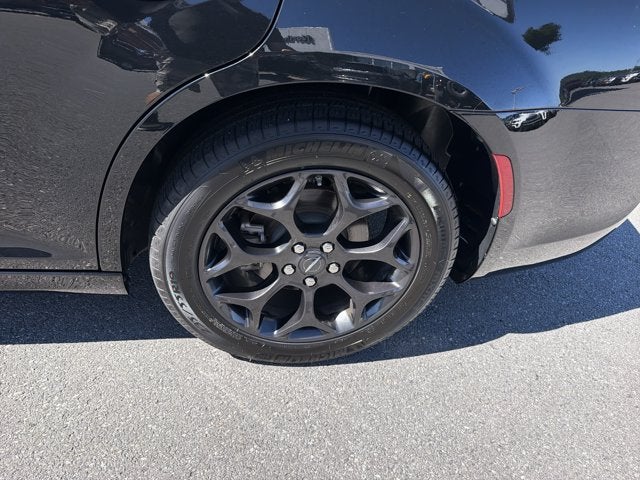2023 Chrysler 300 Touring L