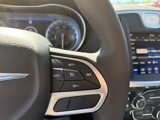 2023 Chrysler 300 Touring L