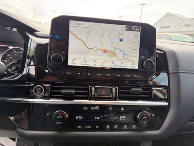 2024 Nissan Pathfinder SL