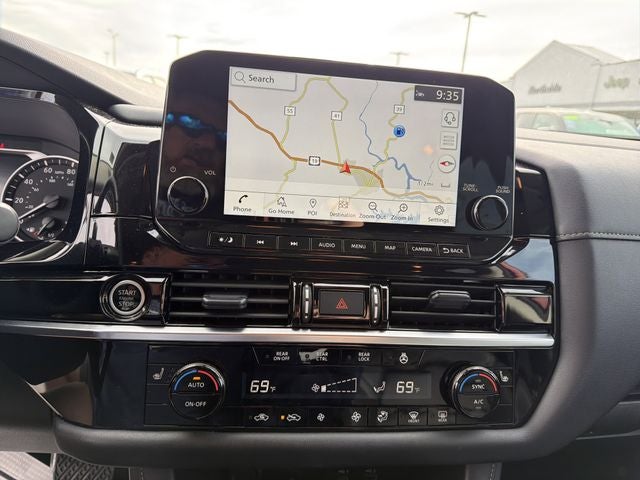 2024 Nissan Pathfinder SL