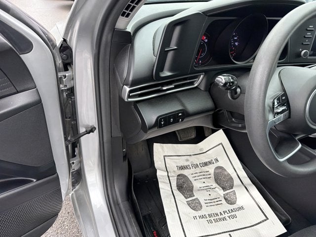 2022 Hyundai Elantra SE