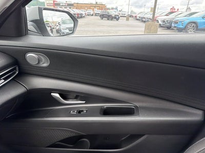 2022 Hyundai Elantra SE