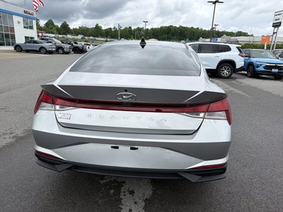 2022 Hyundai Elantra SE