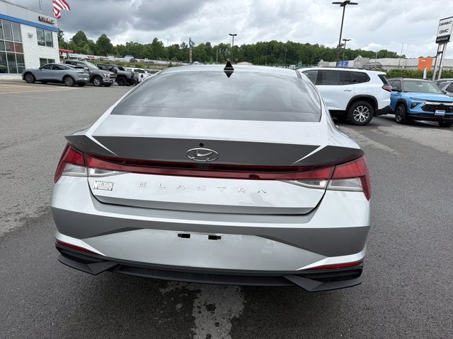 2022 Hyundai Elantra SE
