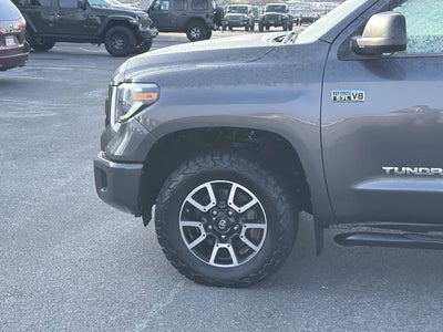 2017 Toyota Tundra SR5 5.7L V8