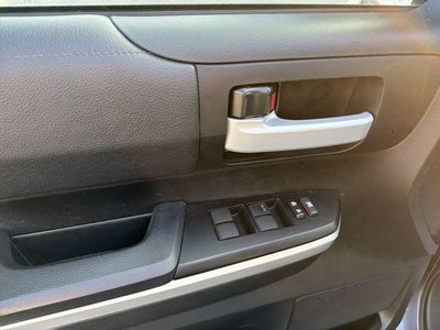 2017 Toyota Tundra SR5 5.7L V8