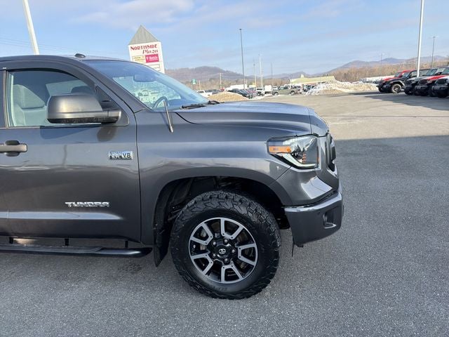 2017 Toyota Tundra SR5 5.7L V8