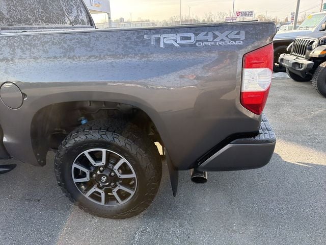 2017 Toyota Tundra SR5 5.7L V8