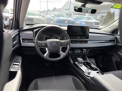 2025 Mitsubishi Outlander ES