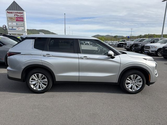 2025 Mitsubishi Outlander ES
