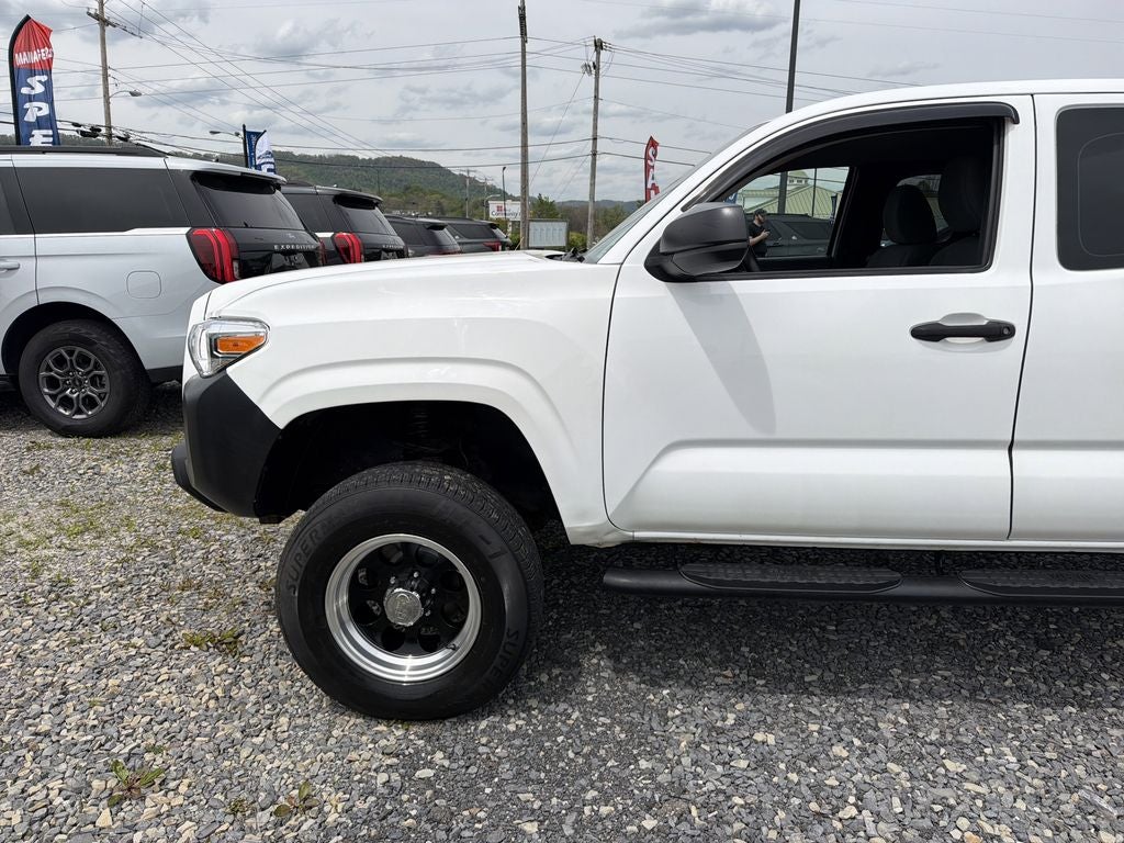 2016 Toyota Tacoma SR
